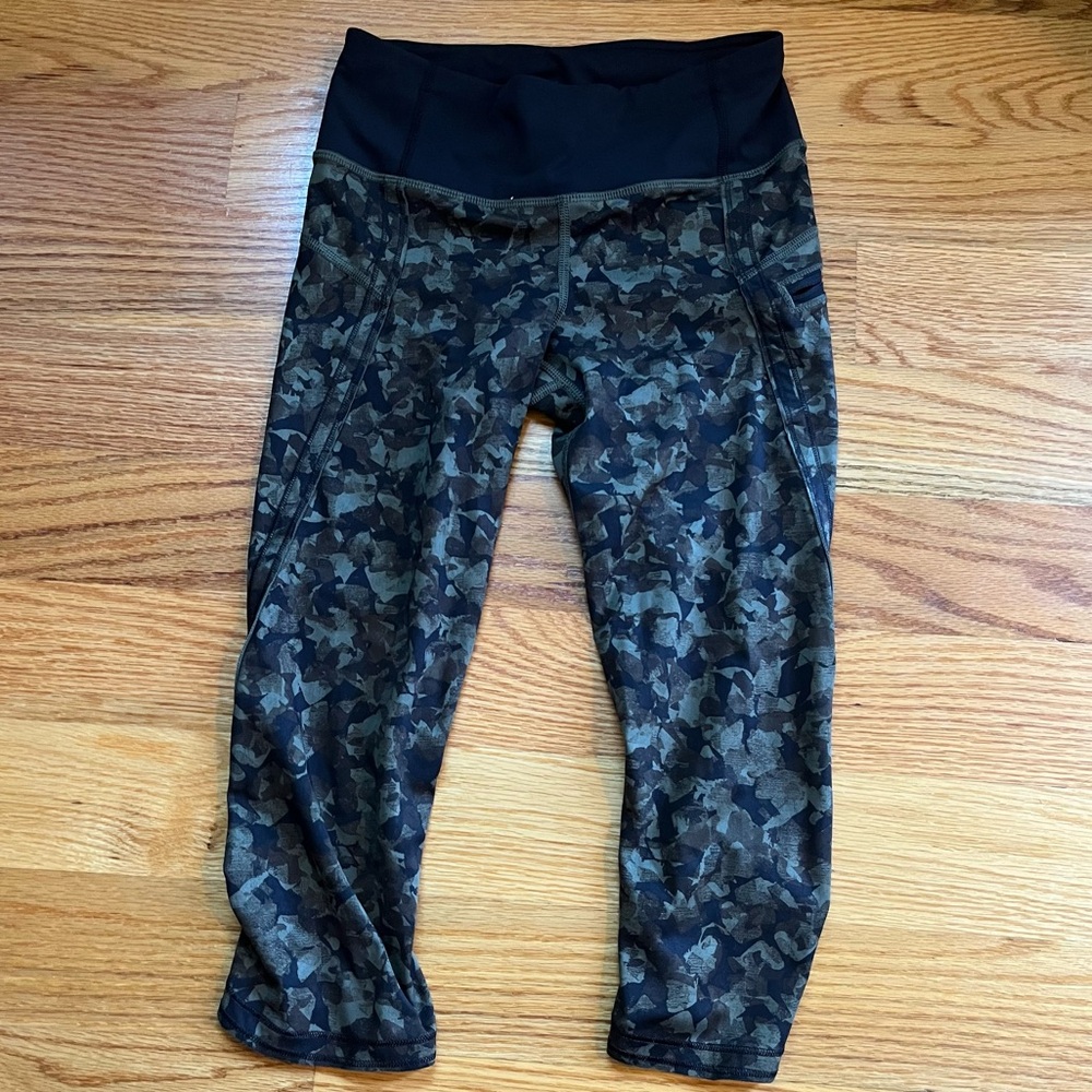 Lululemon camo print crop leggings size 2